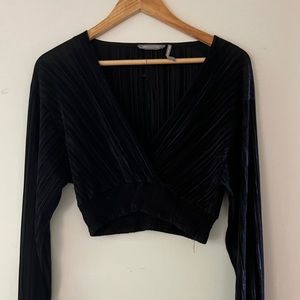 UO Black Cropped V-neck Long Sleeve